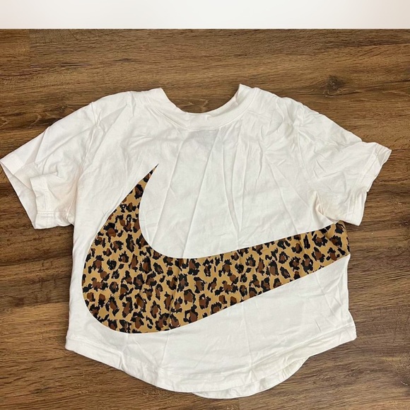 Nike White T-Shirt with Leopard Print Swoosh - Picture 1 of 2